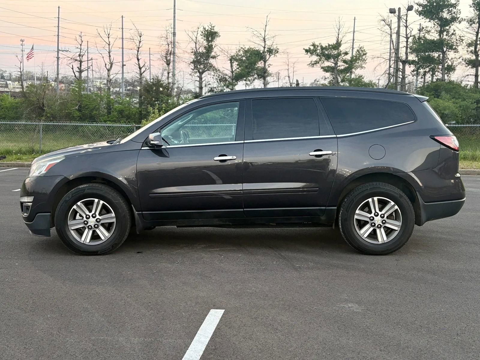 Used 2016 Chevrolet Traverse LT image 2