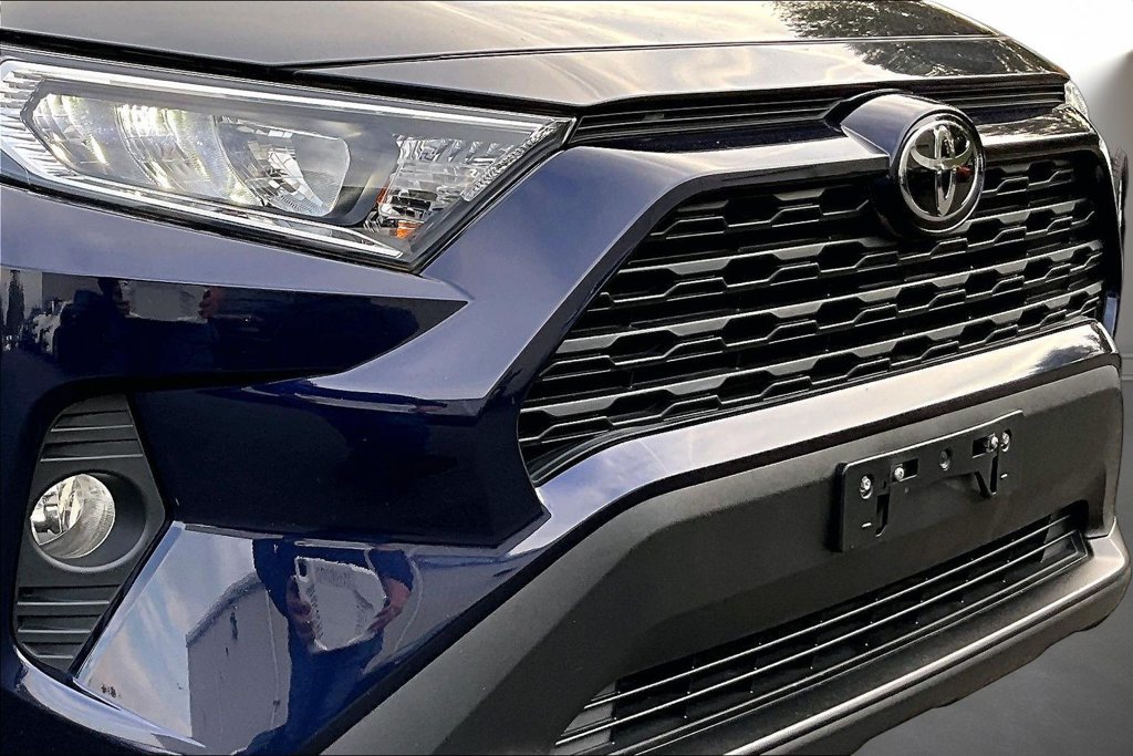 Used 2019 Toyota RAV4 XLE AWD/4WD image 32