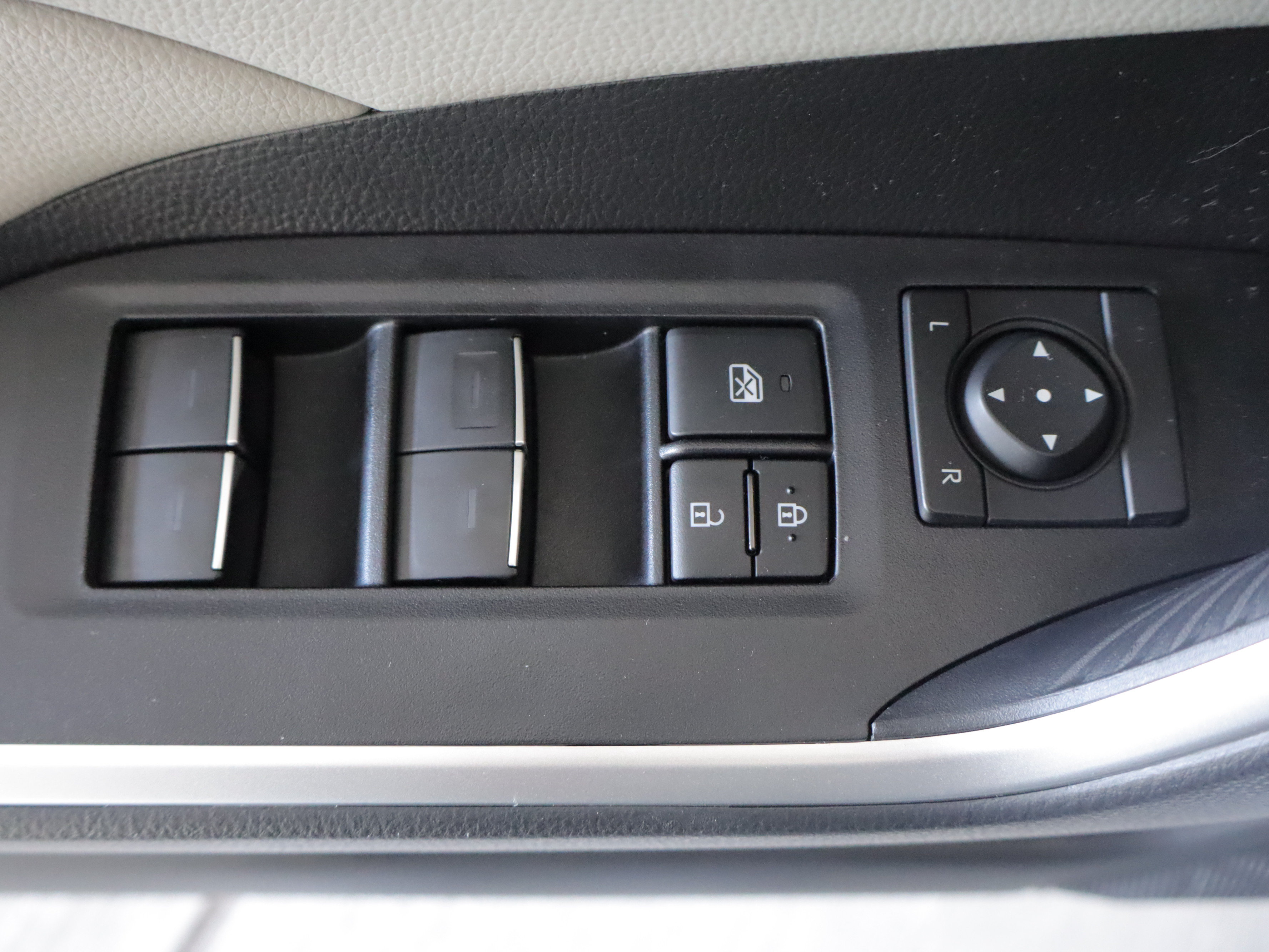 Used 2024 Toyota RAV4 XLE w/ Convenience Package AWD/4WD image 12
