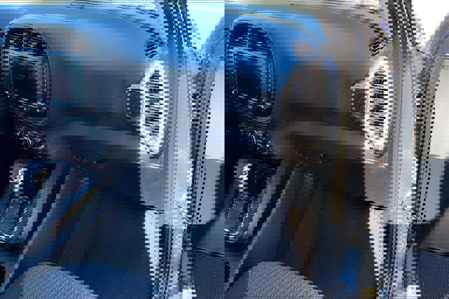 Used 2024 Kia Soul LX w/ Option Group 015 image 36