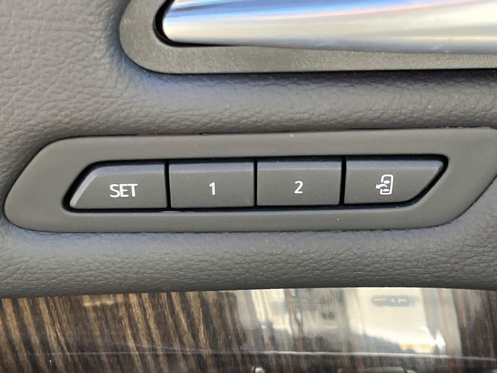 Certified 2024 Cadillac XT4 Premium Luxury AWD/4WD image 32