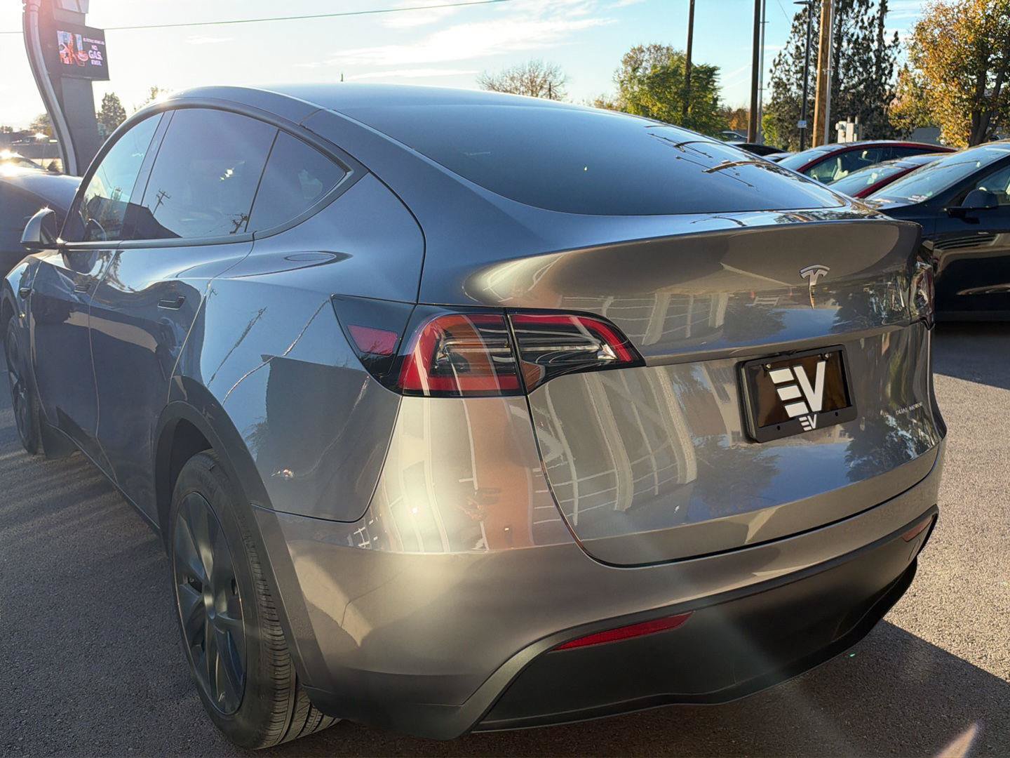 Used 2024 Tesla Model Y Long Range AWD/4WD image 6