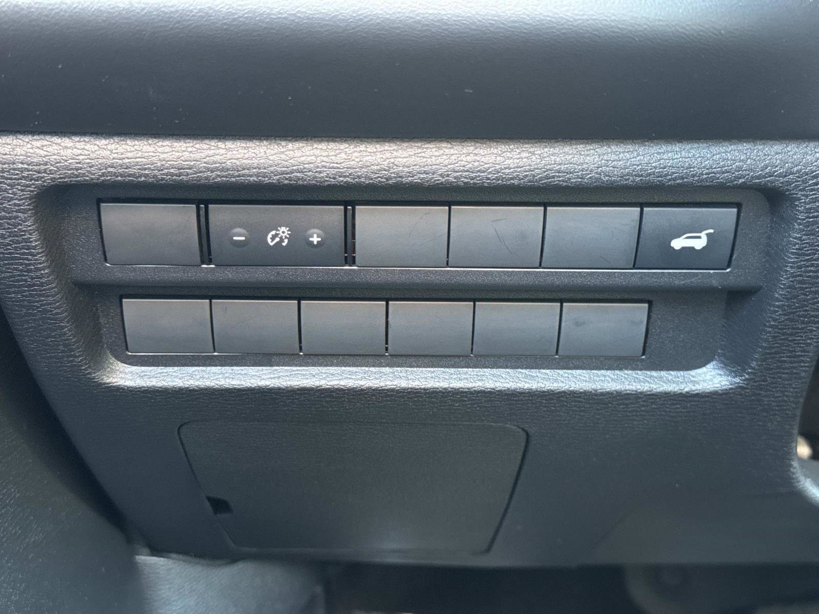 Used 2025 Mitsubishi Outlander SE image 12