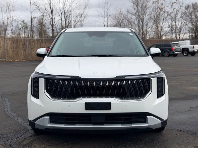 Used 2025 Kia Carnival image 3