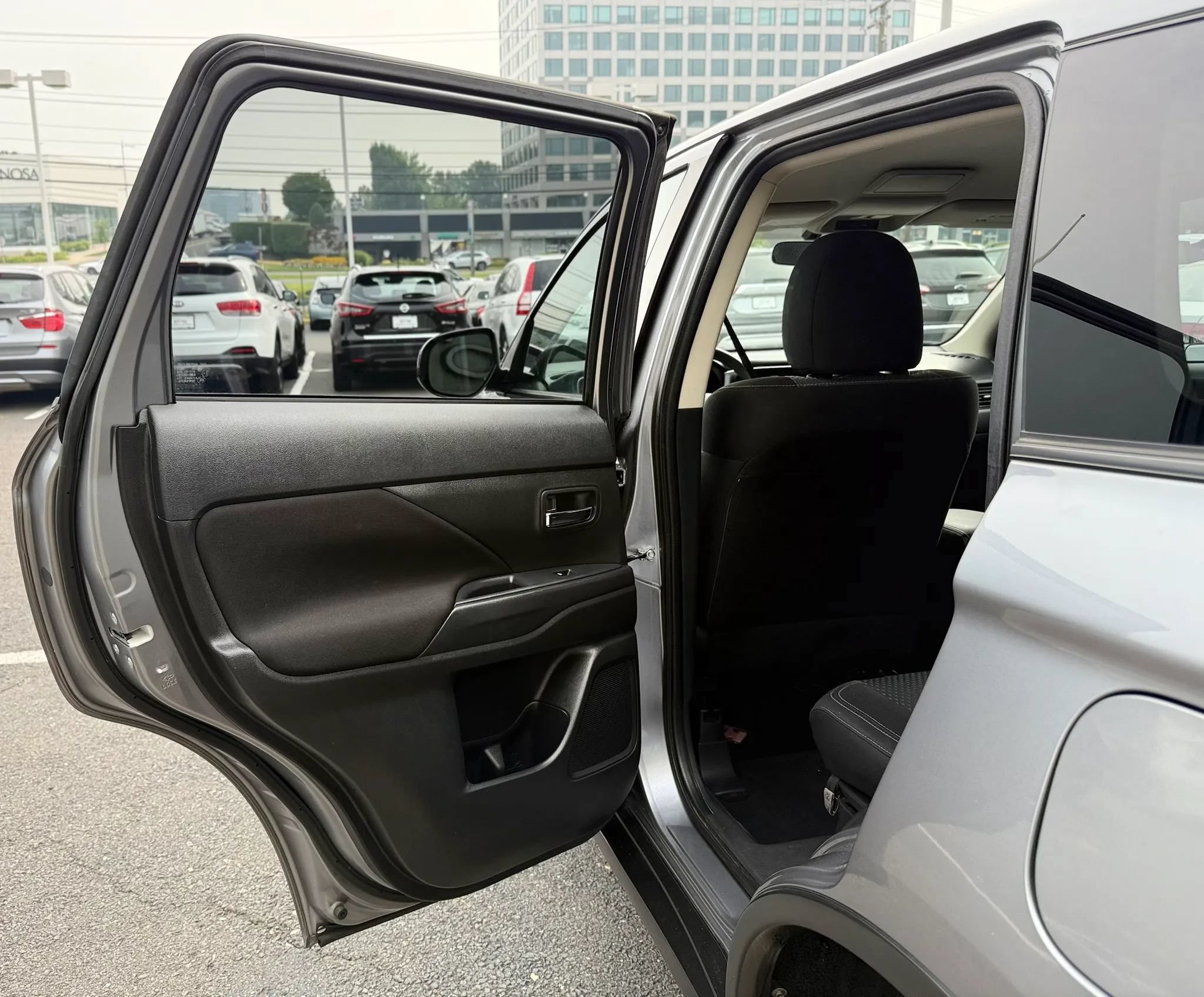 Used 2020 Mitsubishi Outlander ES FWD image 25