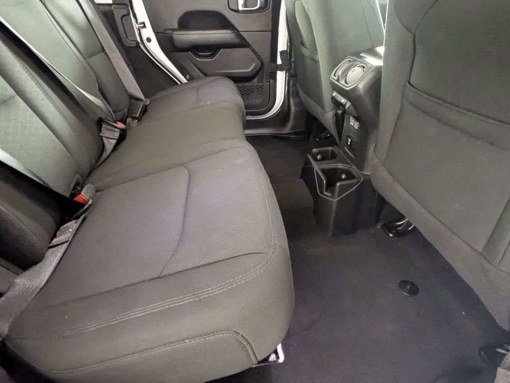 Used 2023 Jeep Wrangler Sahara image 28