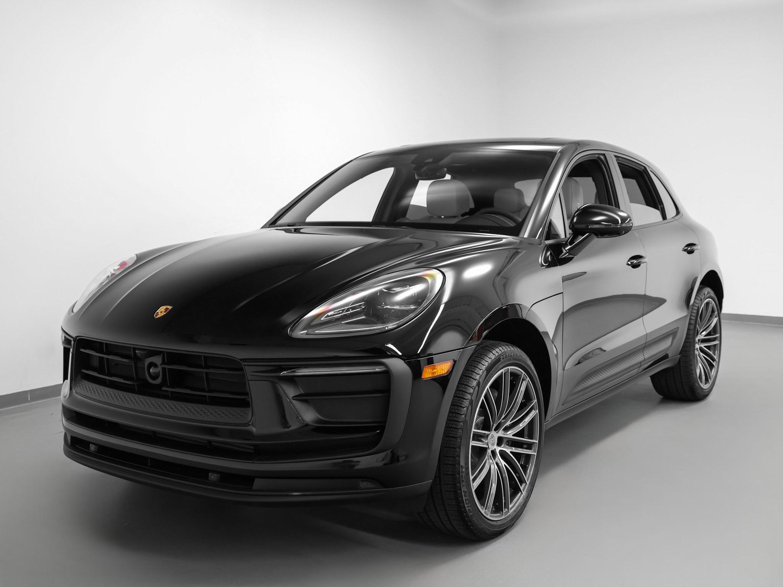 Used 2025 Porsche Macan image 6
