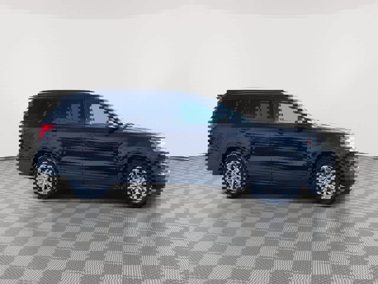 Used 2016 Ford Explorer FWD image 2