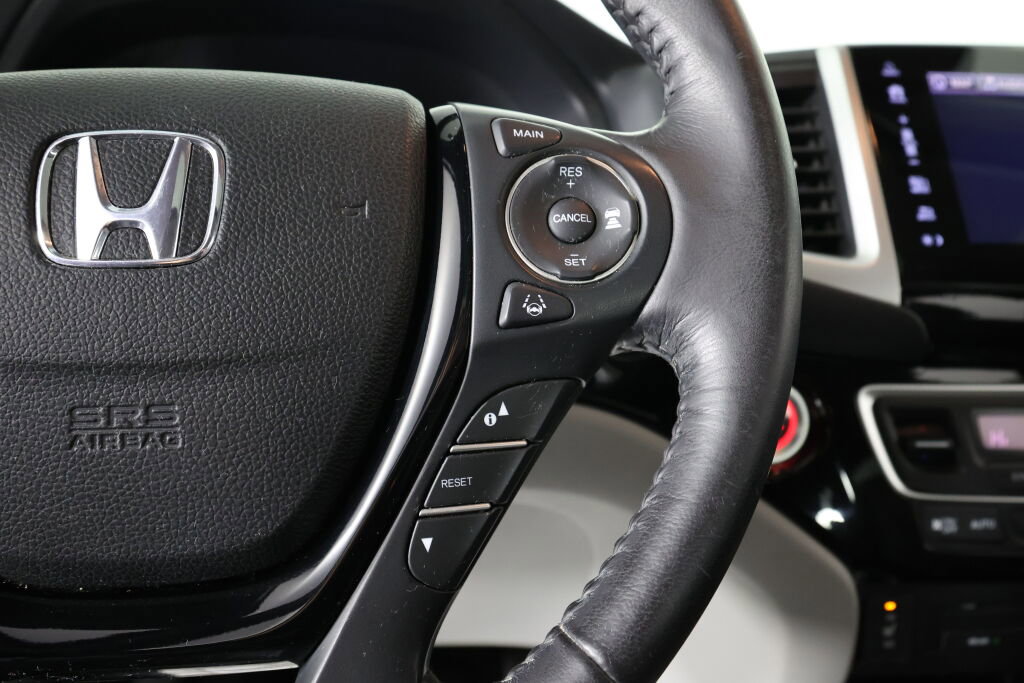 Used 2018 Honda Pilot Touring image 34
