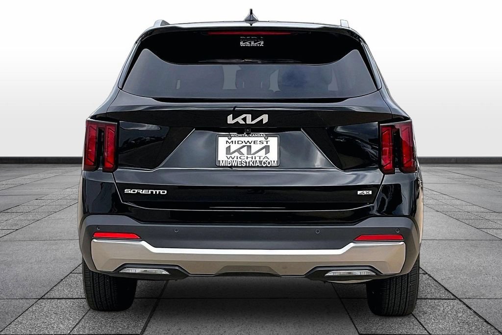 Used 2025 Kia Sorento S AWD/4WD image 4