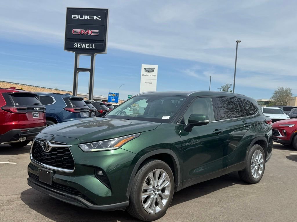 Used 2023 Toyota Highlander Limited image 1