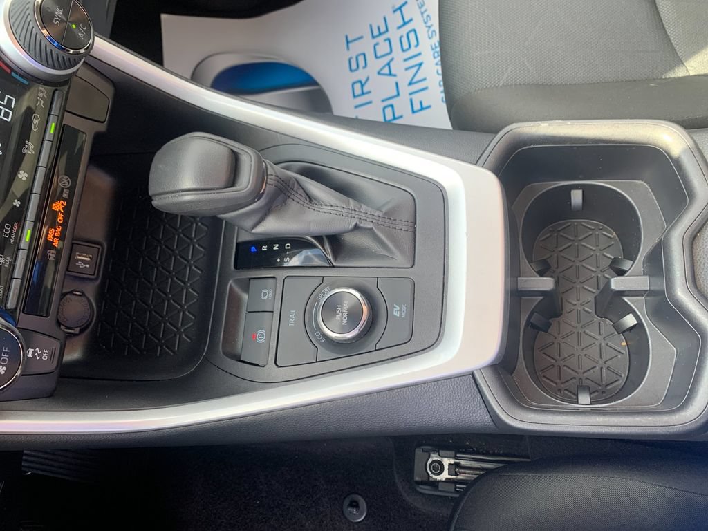 Used 2025 Toyota RAV4 XLE AWD/4WD image 24