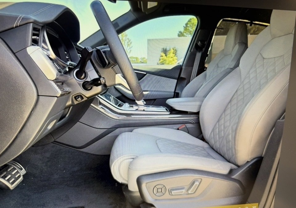 Used 2024 Audi SQ7 Prestige w/ Prestige Package image 2