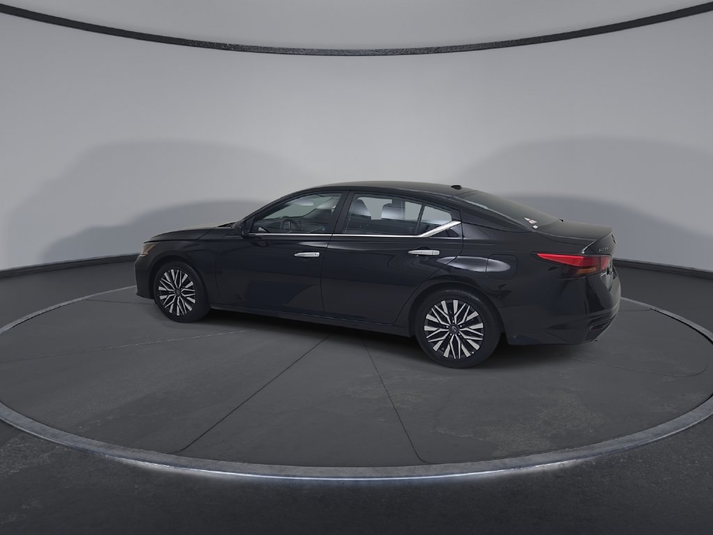 Used 2025 Nissan Altima 2.5 SV FWD image 12