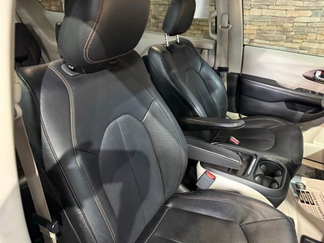 Used 2019 Chrysler Pacifica Touring-L FWD image 31