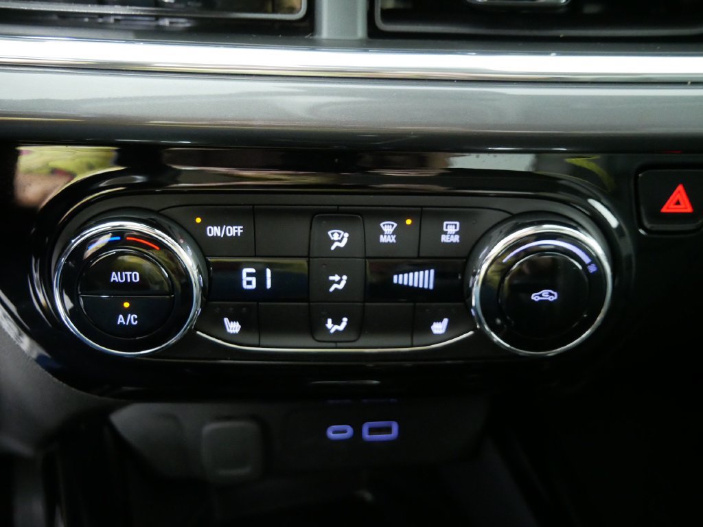 Used 2025 Chevrolet Trax ACTIV w/ Sunroof Package FWD image 30
