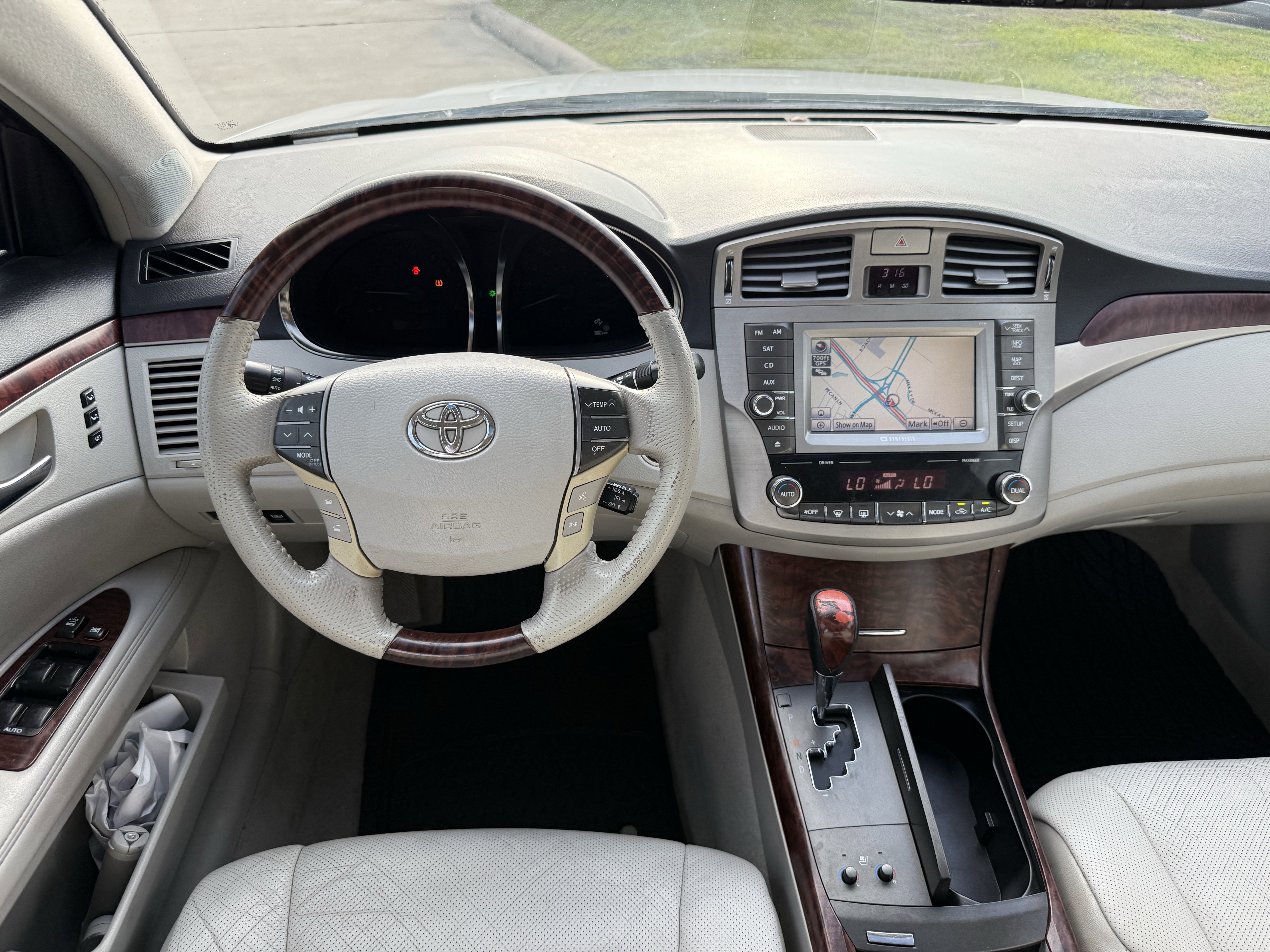 Used 2012 Toyota Avalon Limited image 14
