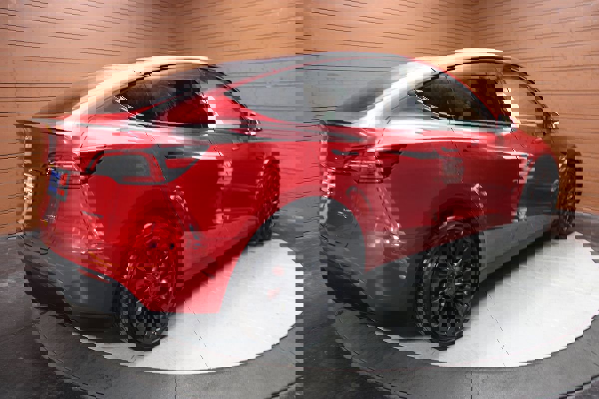 Used 2023 Tesla Model Y Performance image 9