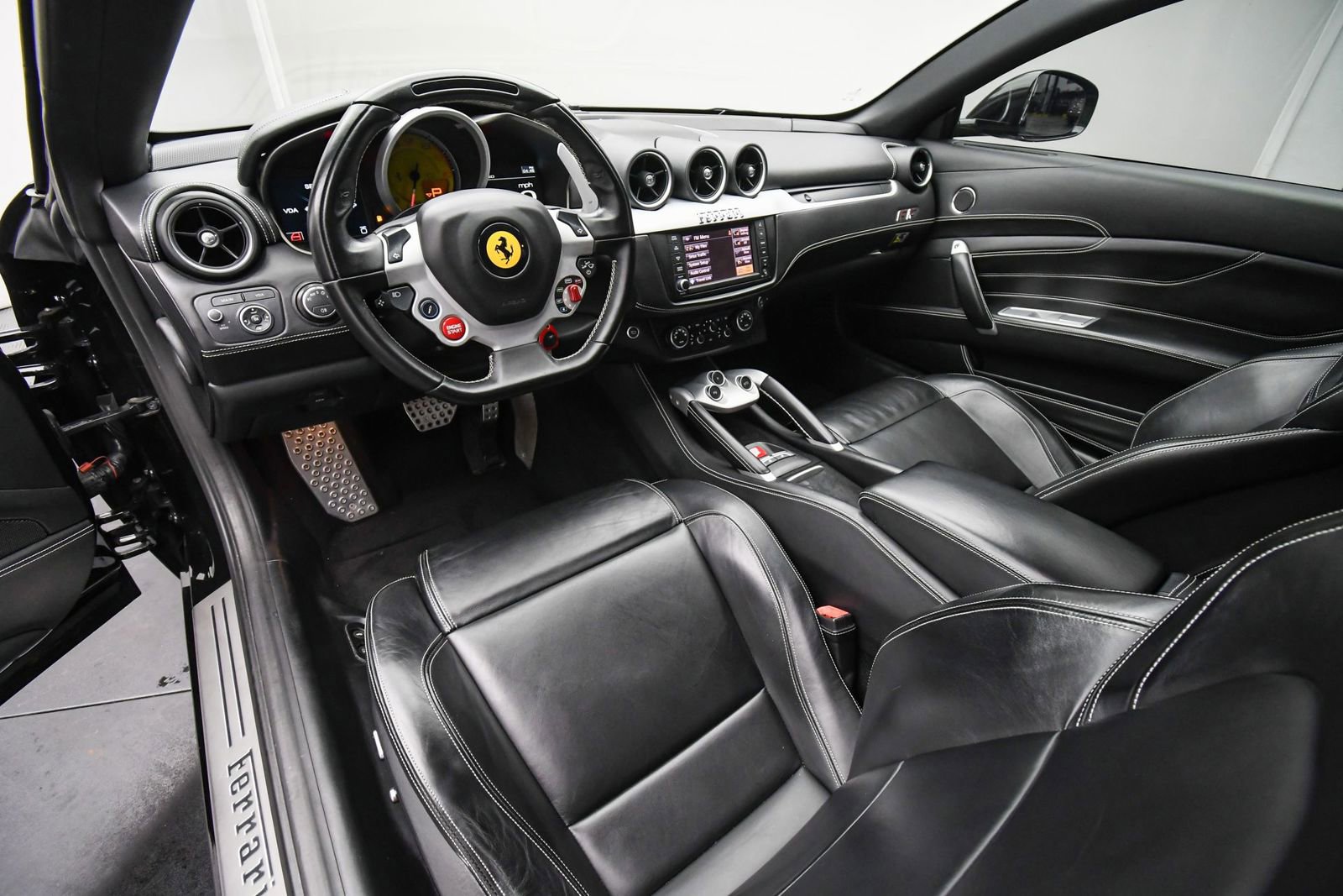 Used 2015 Ferrari FF image 12