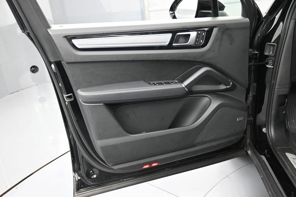 Certified 2023 Porsche Cayenne Platinum Edition AWD/4WD image 15