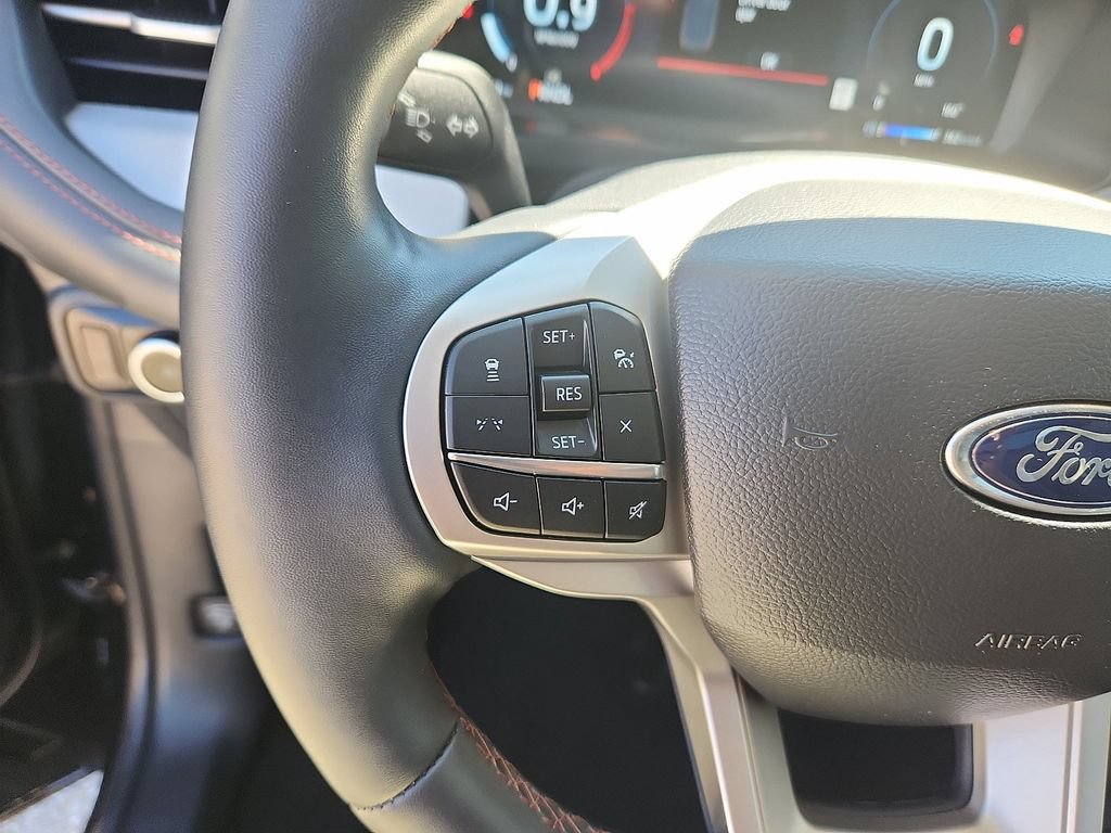 Used 2025 Ford Explorer Active w/ Active Comfort Package AWD/4WD image 18