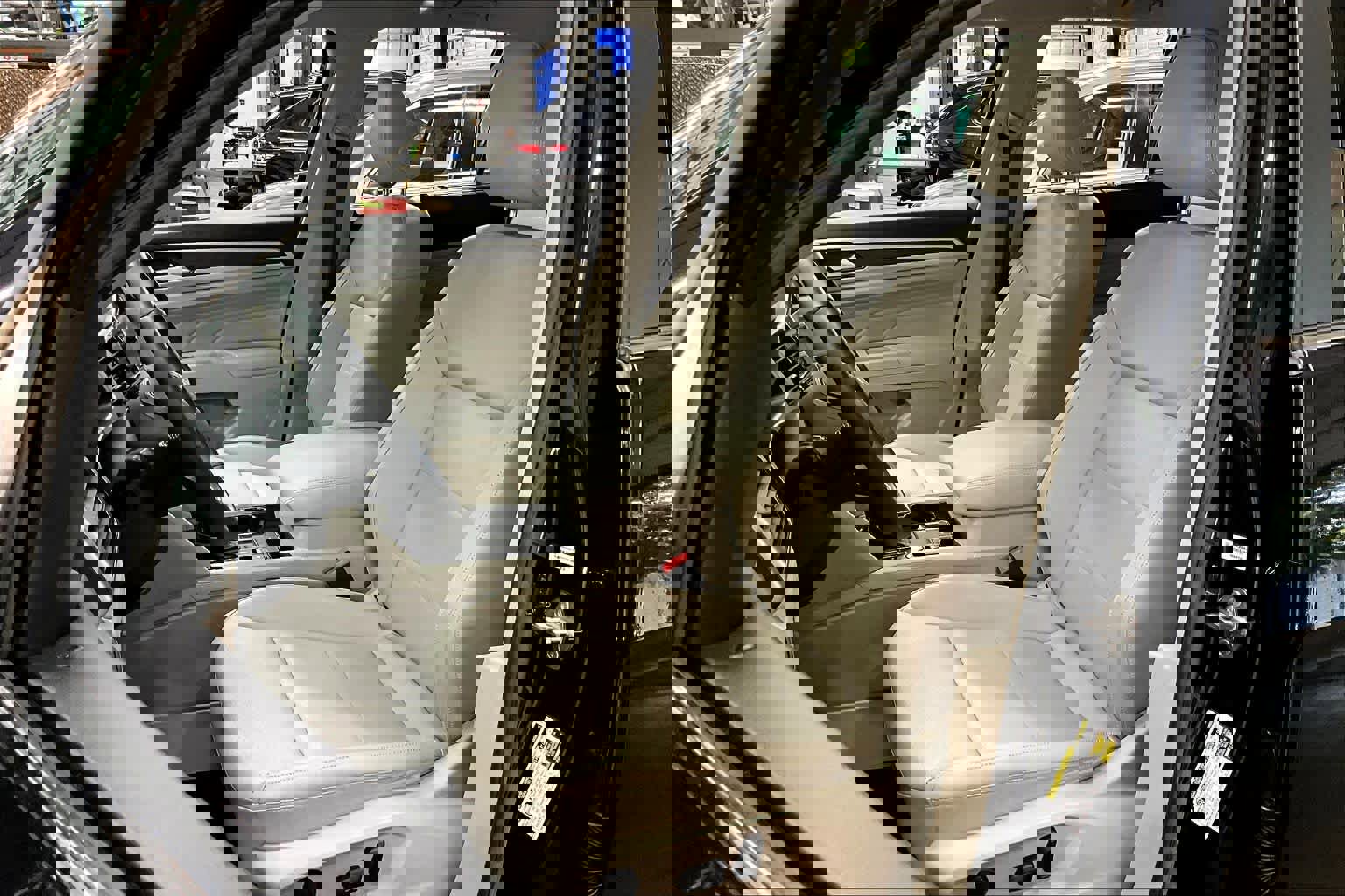 Used 2023 Volkswagen Atlas SE w/ Panoramic Sunroof Package image 28