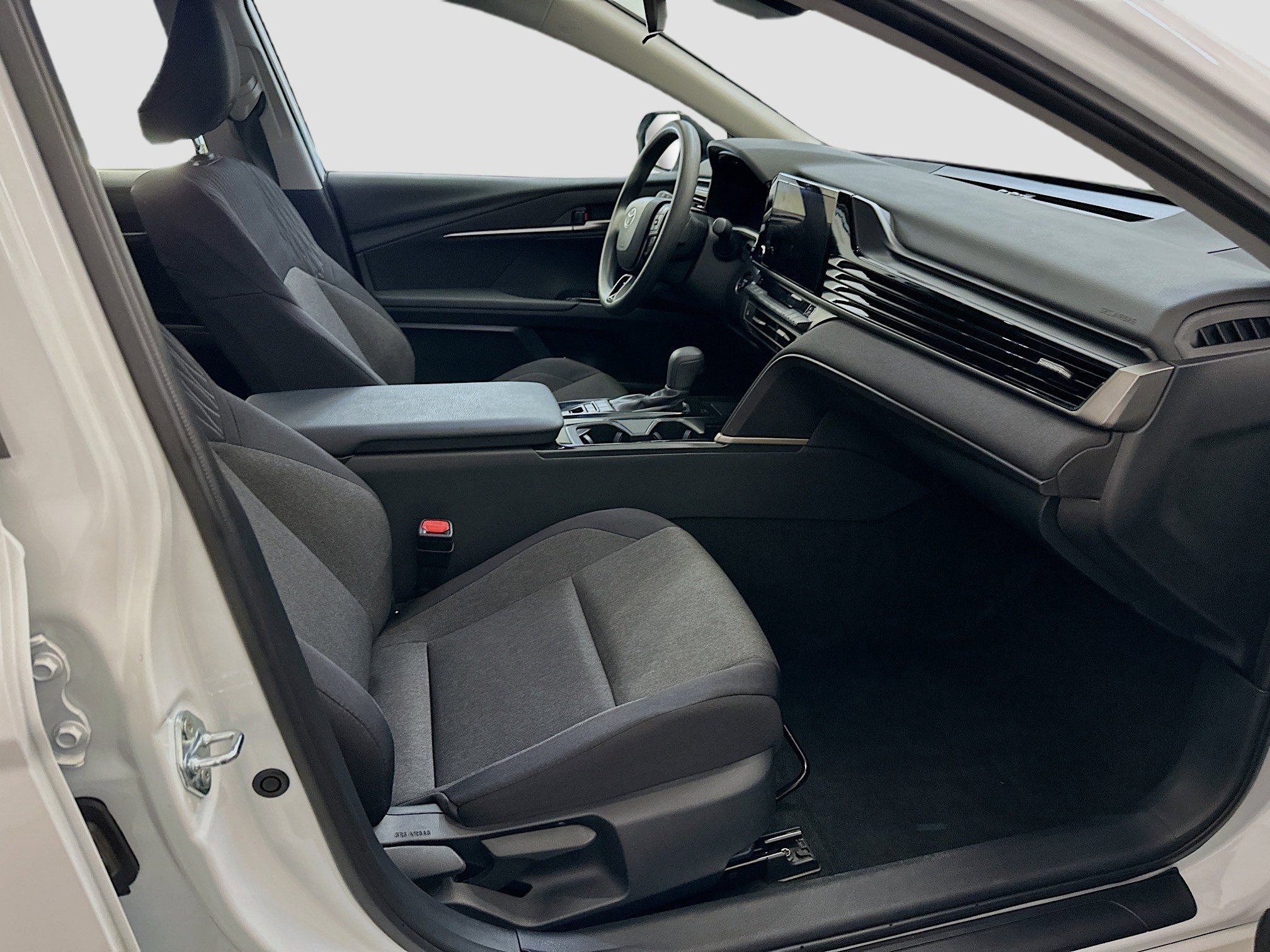 Used 2025 Toyota Camry LE image 32