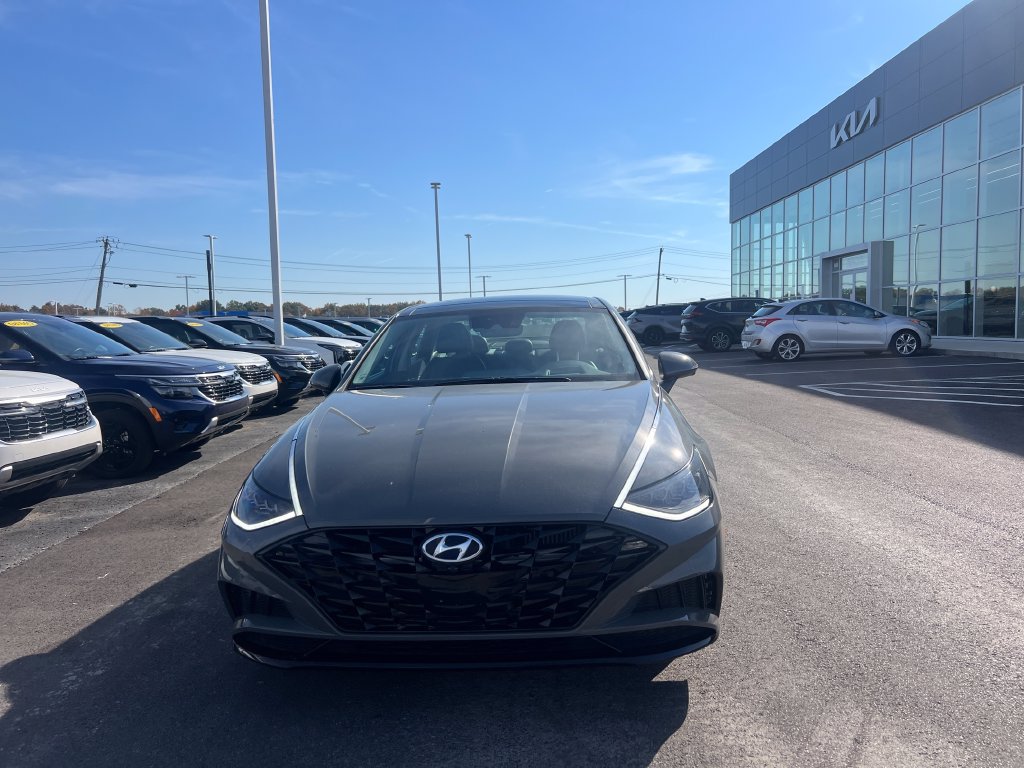 Used 2022 Hyundai Sonata Limited w/ Preferred Accessory Package FWD image 8