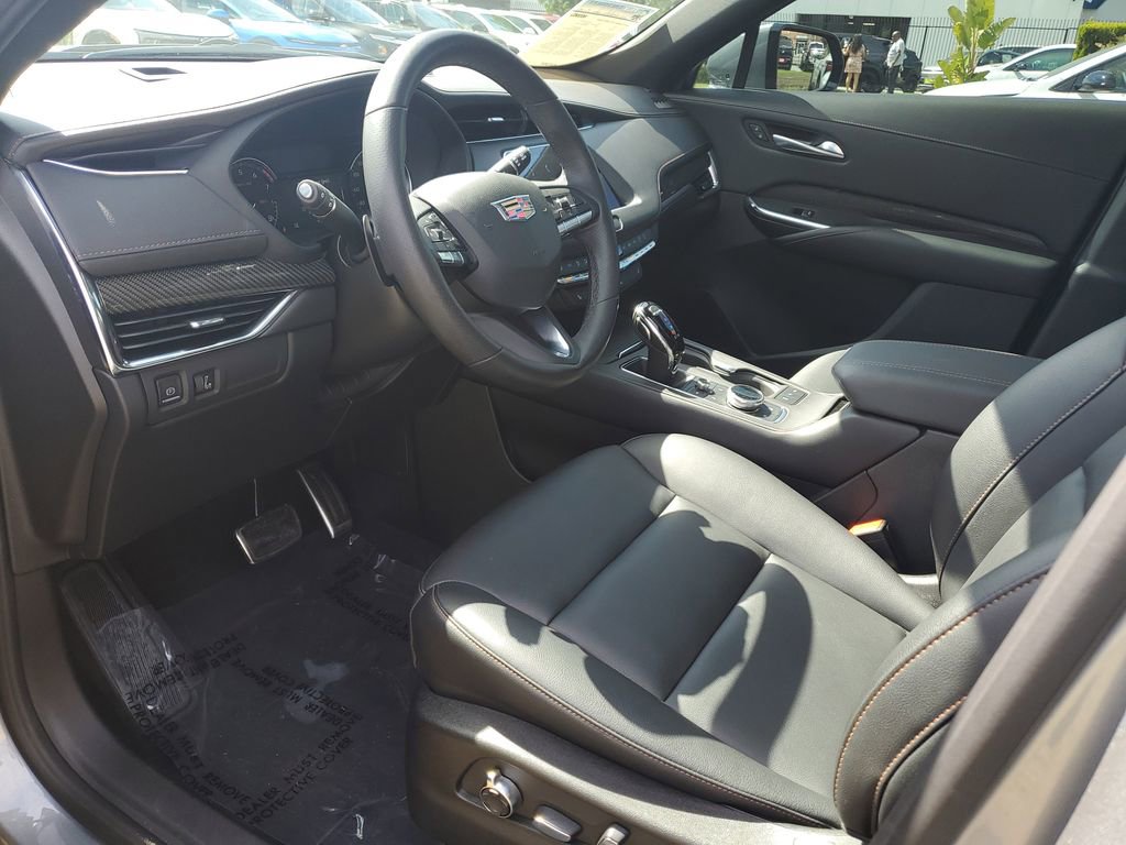 Used 2023 Cadillac XT4 Sport w/ Enhanced Visibility Package AWD/4WD image 22