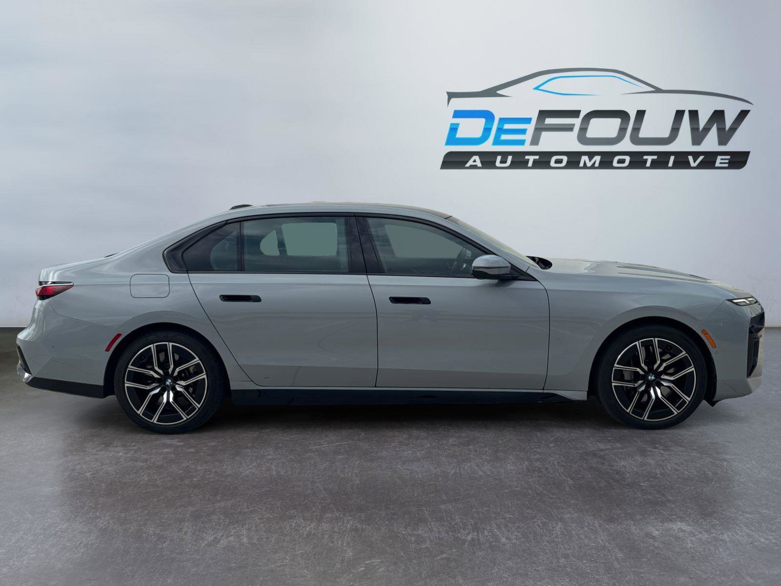 Certified 2023 BMW 760i xDrive image 2