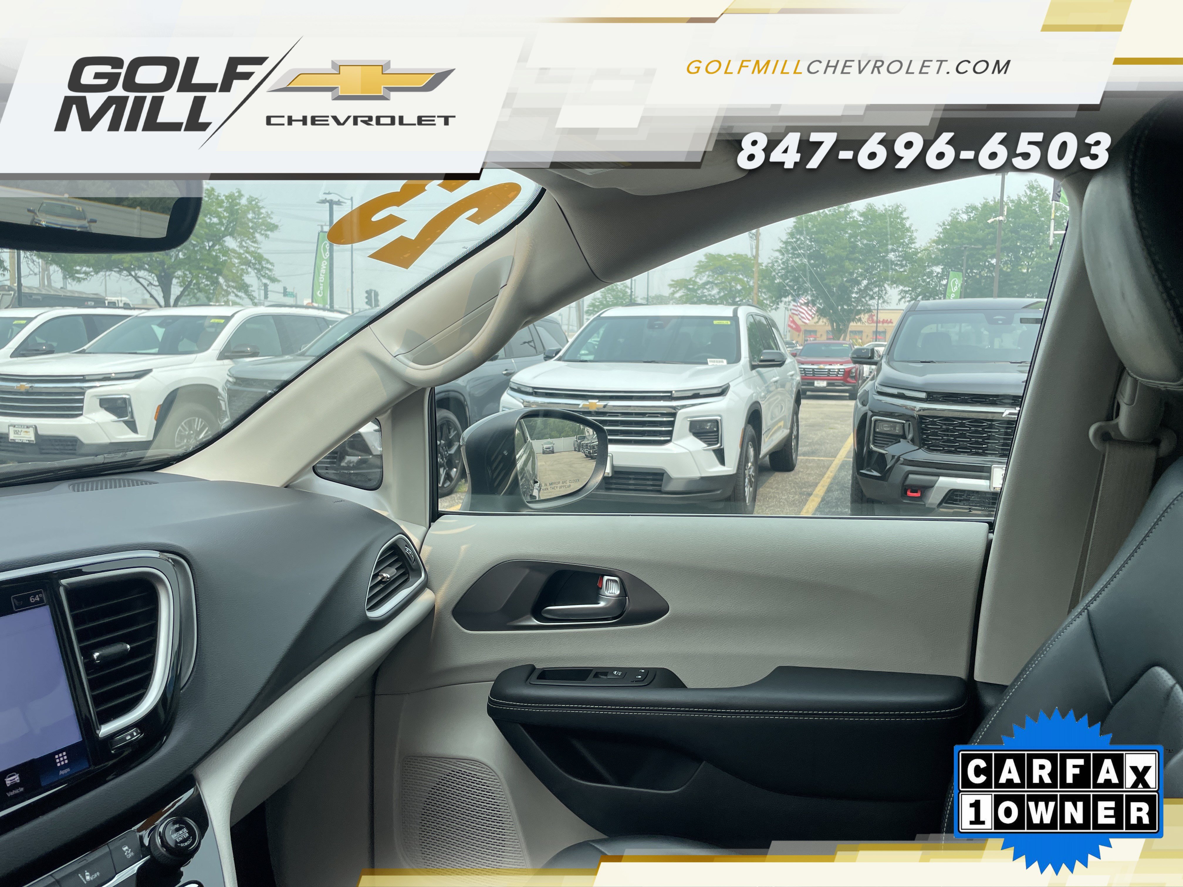 Used 2023 Chrysler Pacifica Touring-L FWD image 25