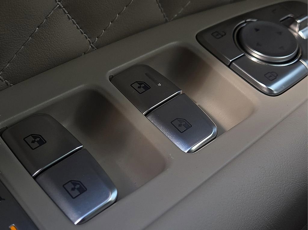 Used 2022 Genesis G70 3.3T w/ Sport Prestige Package image 17