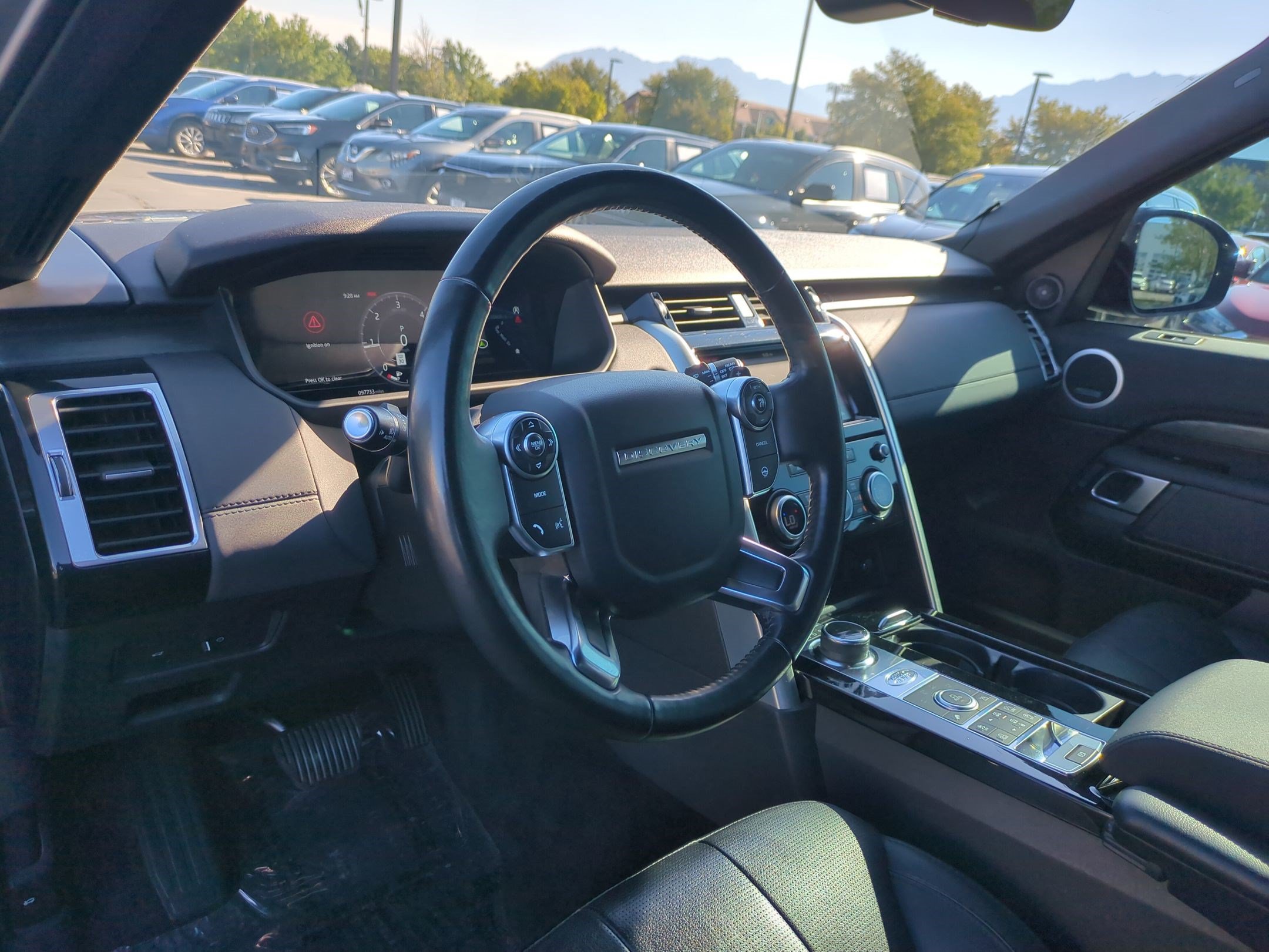 Used 2018 Land Rover Discovery HSE AWD/4WD image 16