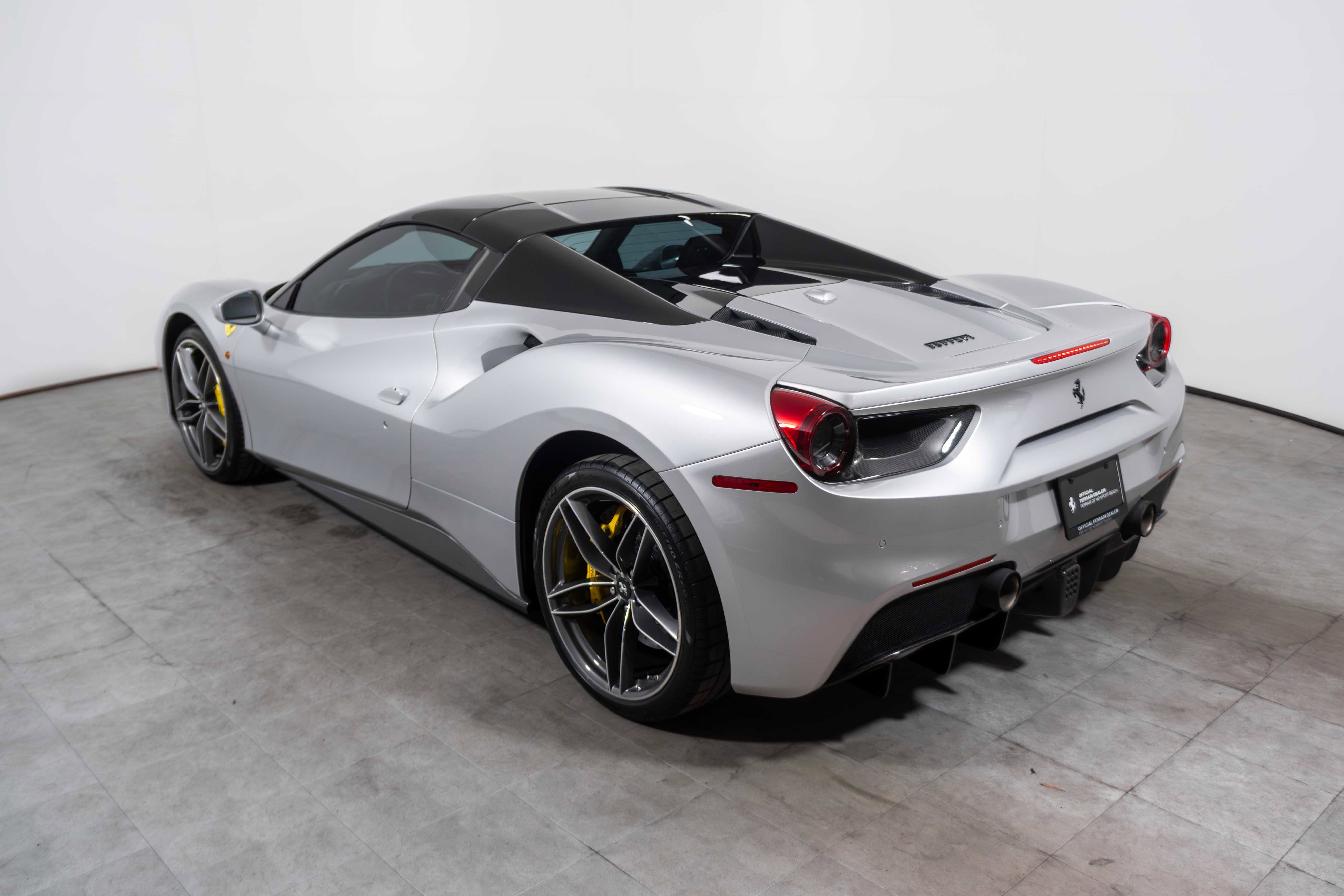Used 2016 Ferrari 488 Spider image 15