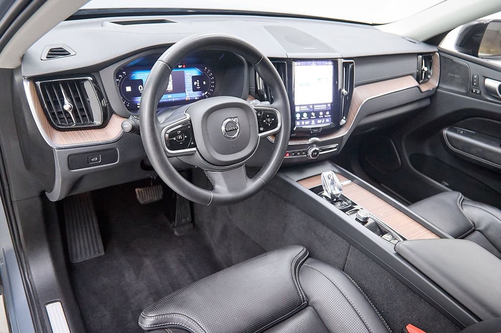 Certified 2024 Volvo XC60 B5 Ultimate w/ Protection Package Premier image 13