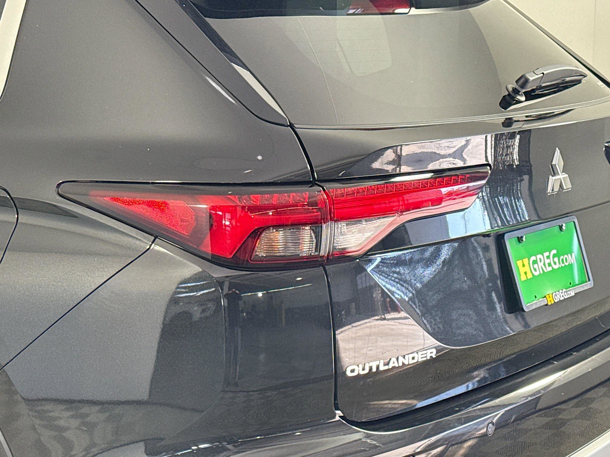 Used 2023 Mitsubishi Outlander SE image 36