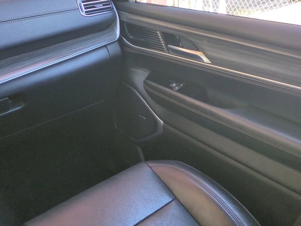 Used 2024 Jeep Wagoneer L Series III w/ Flexible Seating Group image 21