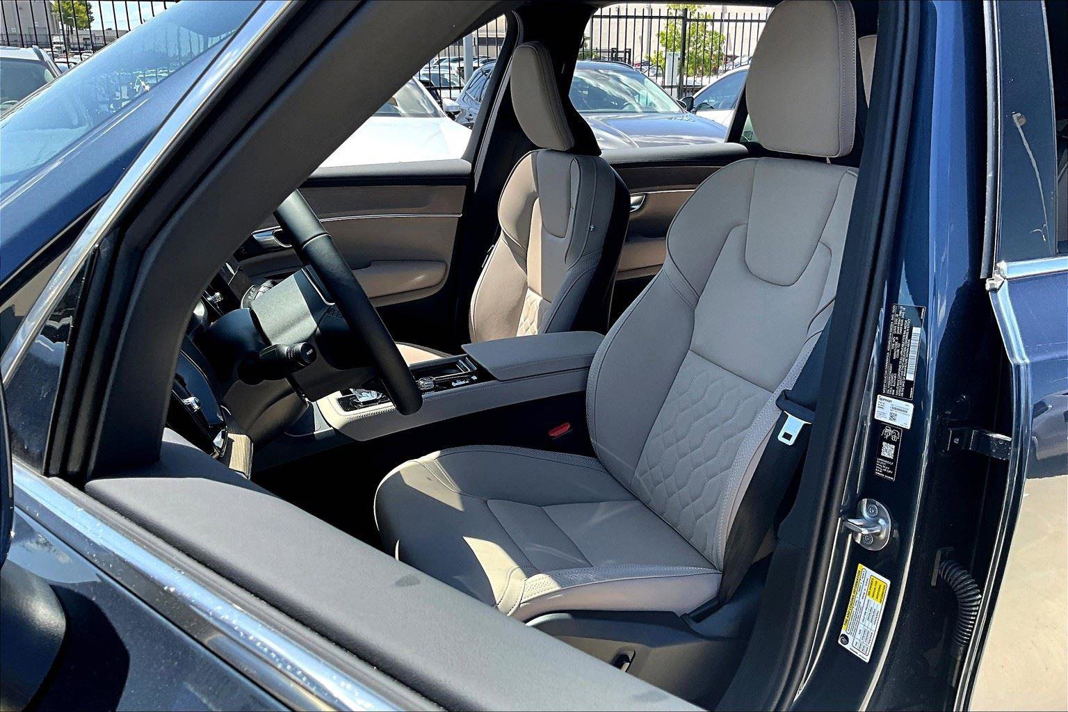 New 2026 Volvo XC90 B6 Plus w/ Protection Package Premier image 9