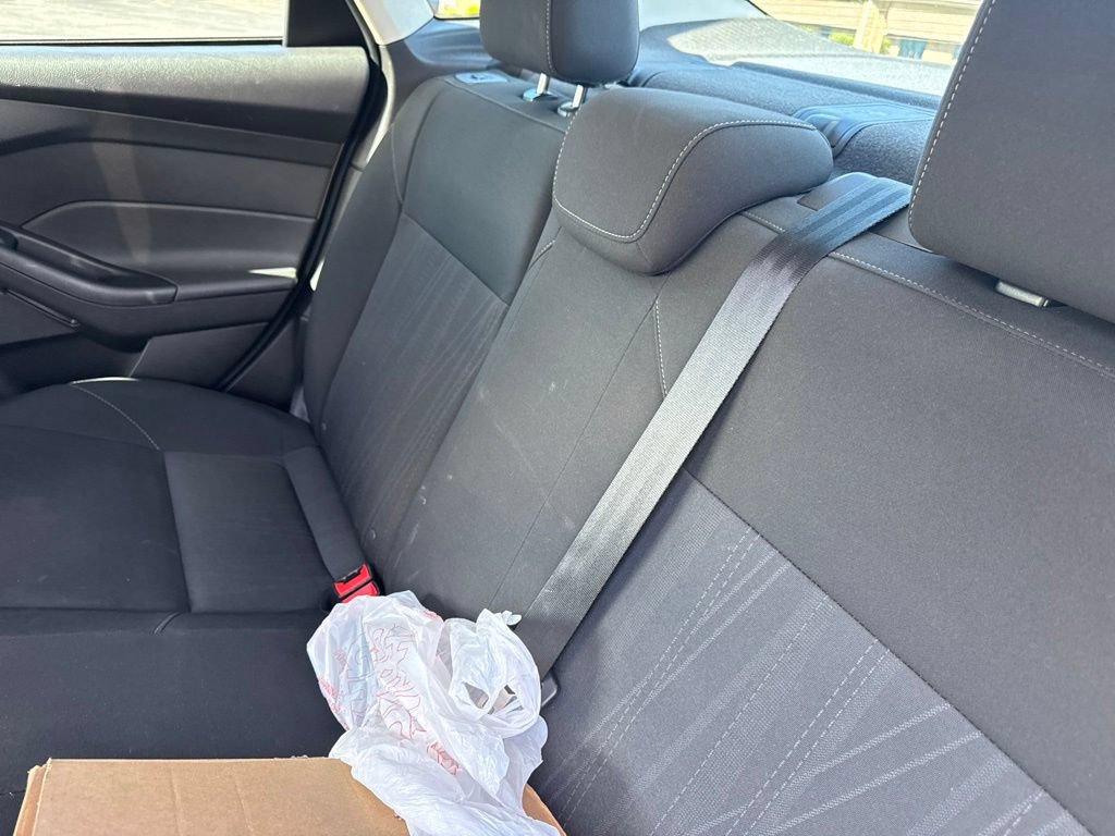 Used 2018 Ford Focus SE w/ SE Appearance Package FWD image 10