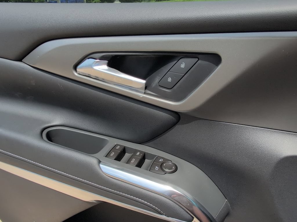 New 2026 Chevrolet Traverse LT w/ Driver Confidence Package FWD image 17
