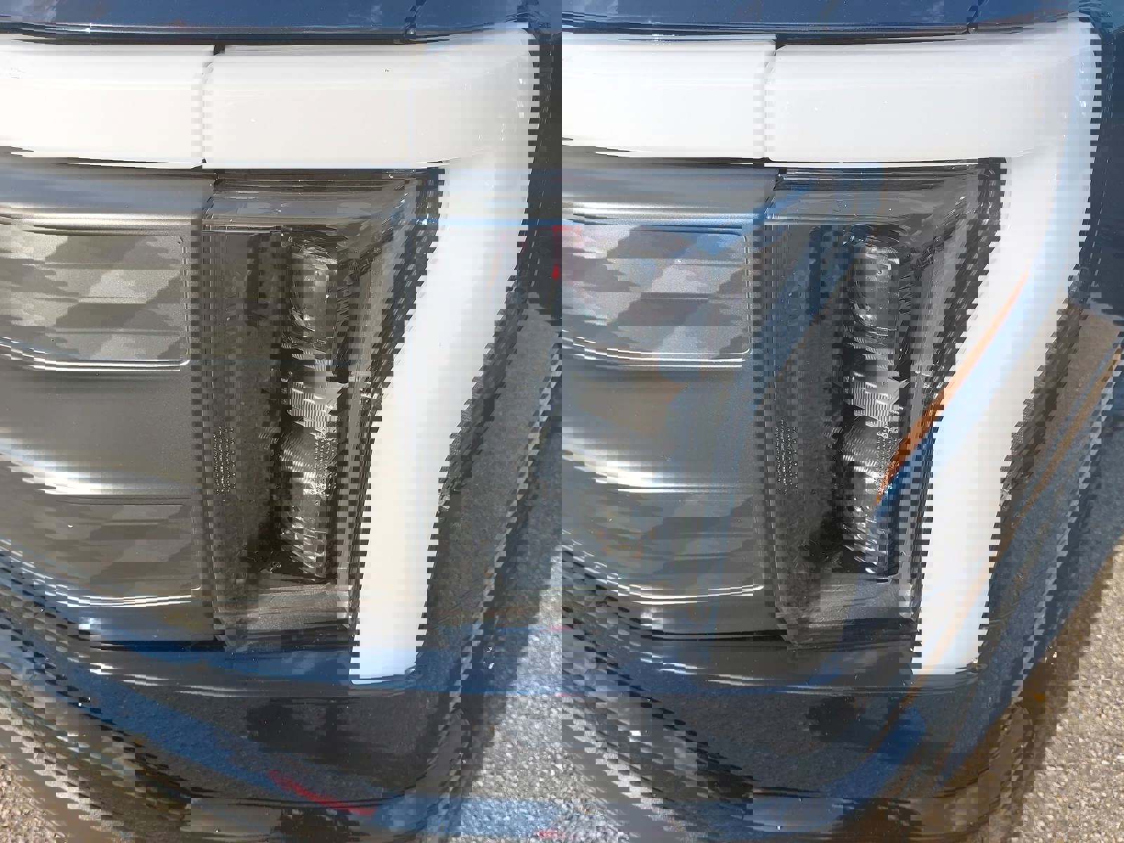 Used 2023 Ford F150 Lightning Lariat AWD/4WD image 33