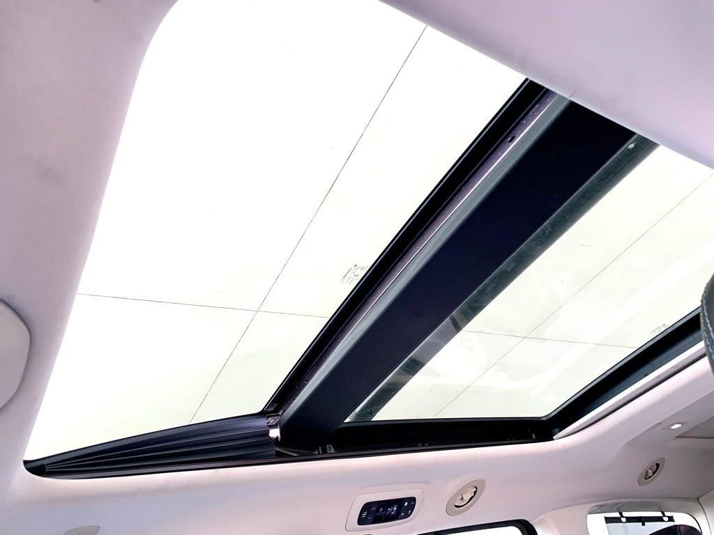 Used 2018 Chrysler Pacifica Limited w/ Tire & Wheel Group image 17