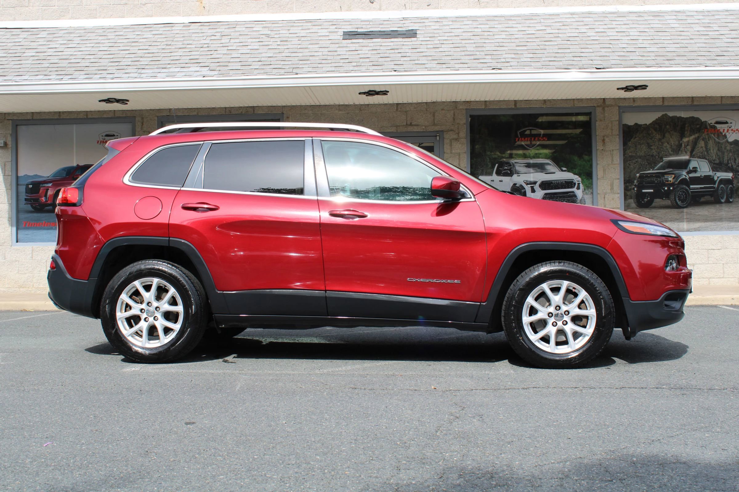 Used 2017 Jeep Cherokee Latitude w/ Comfort/Convenience Group image 23