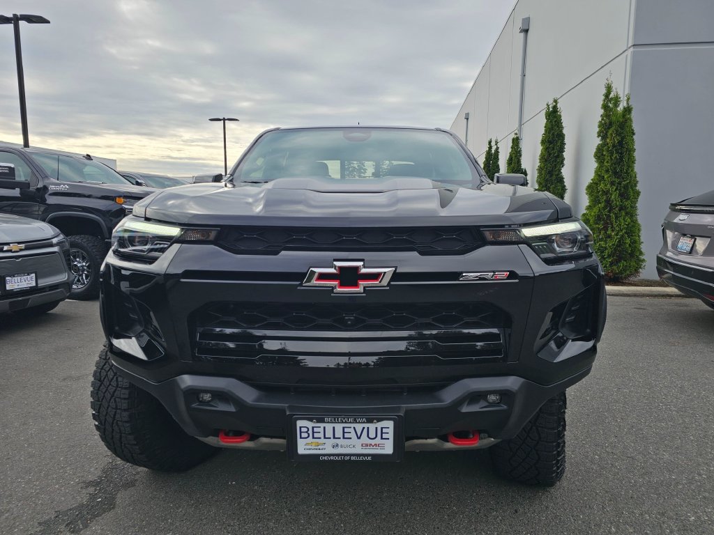 Used 2024 Chevrolet Colorado ZR2 w/ ZR2 Convenience Package III AWD/4WD image 3