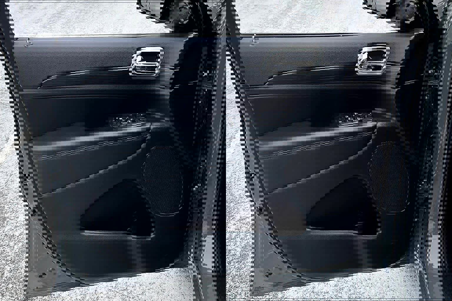 Used 2022 Jeep Grand Cherokee Laredo X image 22