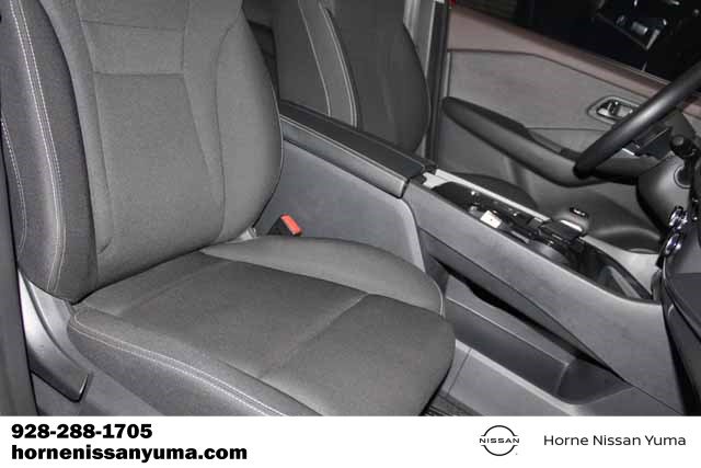 Used 2023 Nissan Rogue S image 6