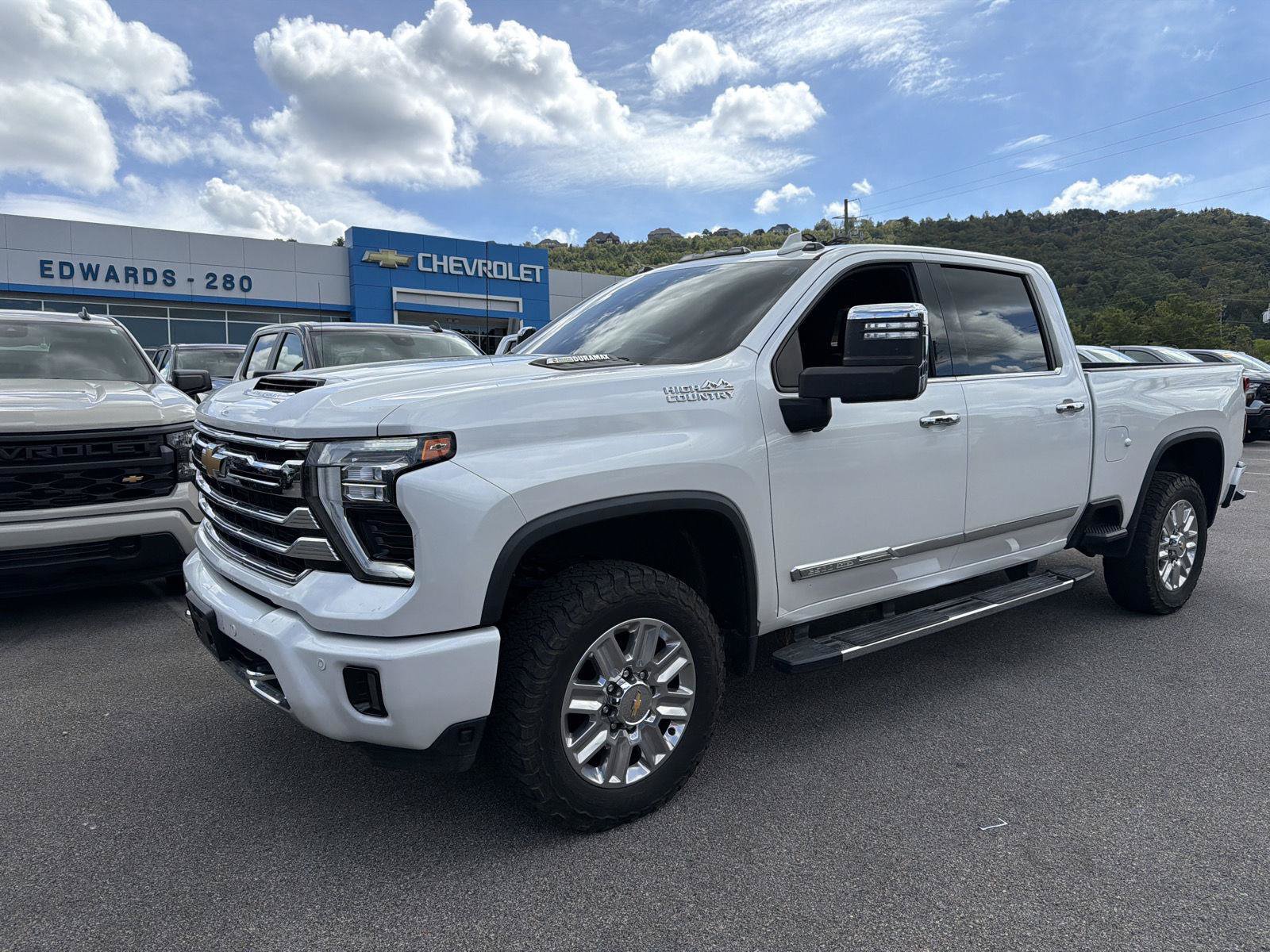 Used 2024 Chevrolet Silverado 2500 High Country w/ Technology Package AWD/4WD image 1