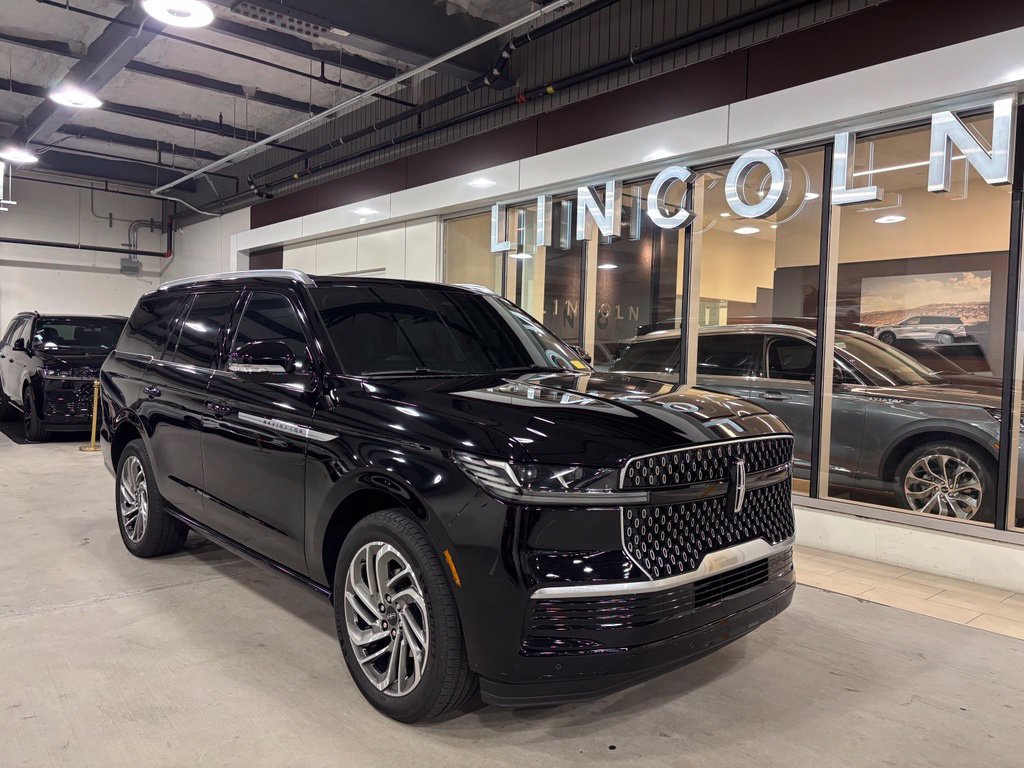Used 2025 Lincoln Navigator Reserve AWD/4WD image 1