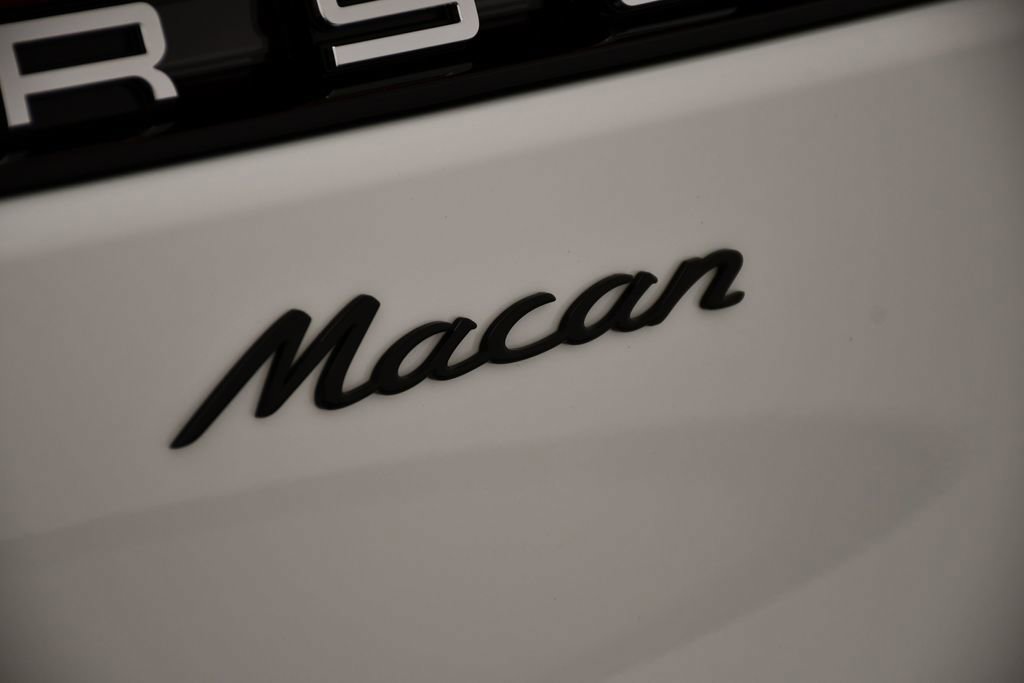 Used 2026 Porsche Macan AWD/4WD image 11
