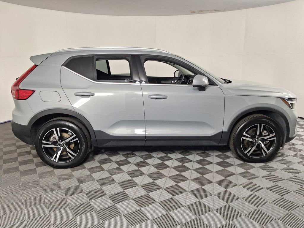 Used 2025 Volvo XC40 B5 Core AWD/4WD image 7